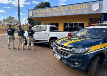 Caminhonete roubada é recuperada pela PRF em Paranaíba