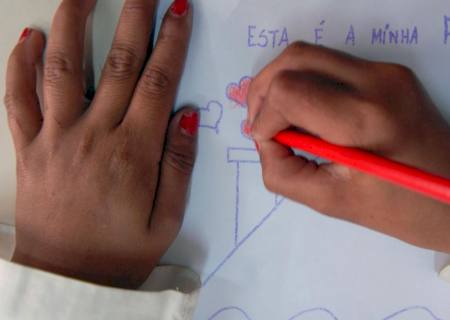 Alfabetização de crianças ainda é desafio para o Brasil