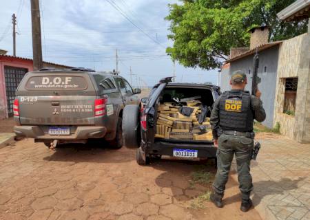 Carro roubado é apreendido pelo DOF com 600 kg de maconha em Ponta Porã