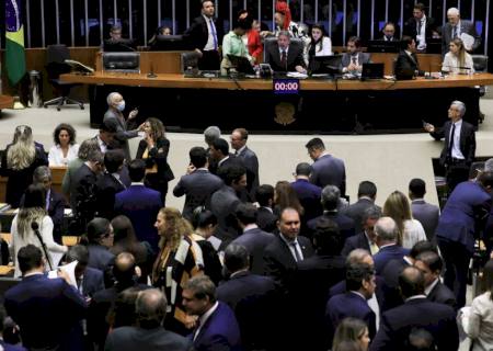 Câmara aprova arcabouço fiscal sem Fundeb e Fundo do DF