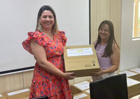 Semec fortalece infraestrutura educacional com a entrega de equipamentos de projeção audiovisual