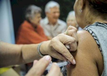 Mais de 43 milhões de pessoas já se vacinaram contra gripe no Brasil