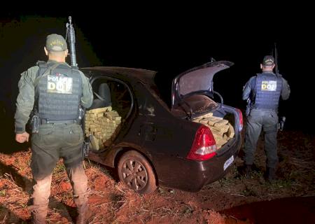 Após fuga da polícia, traficante abandona carro roubado carregado com maconha em Sidrolândia