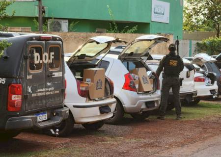 Comboio de carros com cigarros contrabandeados é interceptado pelo DOF em Ponta Porã