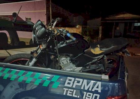 Policiais socorrem motociclista vítima de acidente na região de Taquarussu