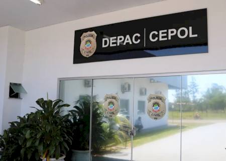 Mulher mata marido a facada após ser agredida a socos e arrastada pelo cabelo com filho de 4 meses no colo