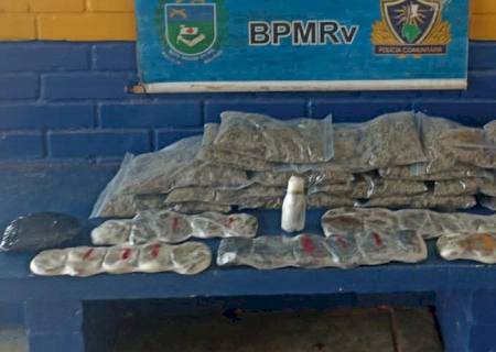 Passageira de van é flagrada com drogas presas ao corpo em Ponta Porã