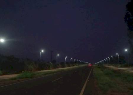 Taquarussu: iluminação de LED solar na ciclovia da MS-473 é concluída