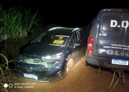 Carro tomado em assalto no Rio de Janeiro é recuperado pelo DOF em Iguatemi