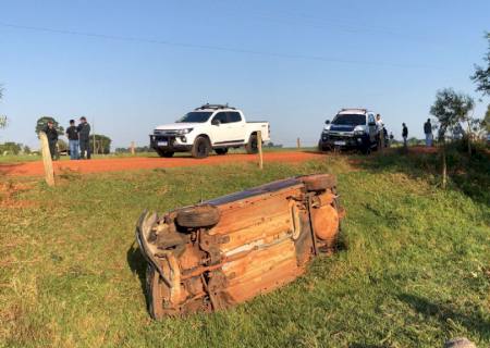 Após perda de controle, carro capota e condutor morre em Taquarussu