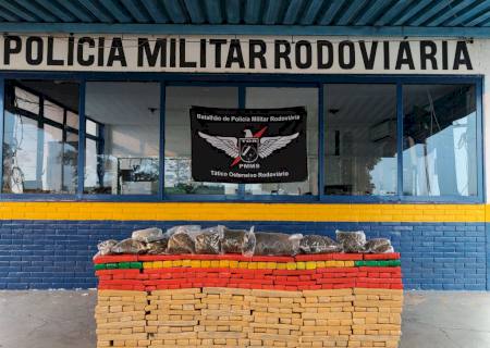 Casal é preso com veículo furtado e carregado com maconha em Campo Grande