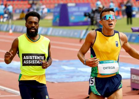 Yeltsin vence os 5.000m, quebra recorde e fatura primeiro ouro do Brasil no atletismo do Parapan-Americano