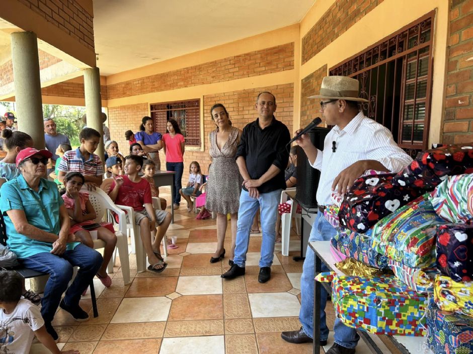 Prefeitura entrega 500 cestas básicas em Taquarussu