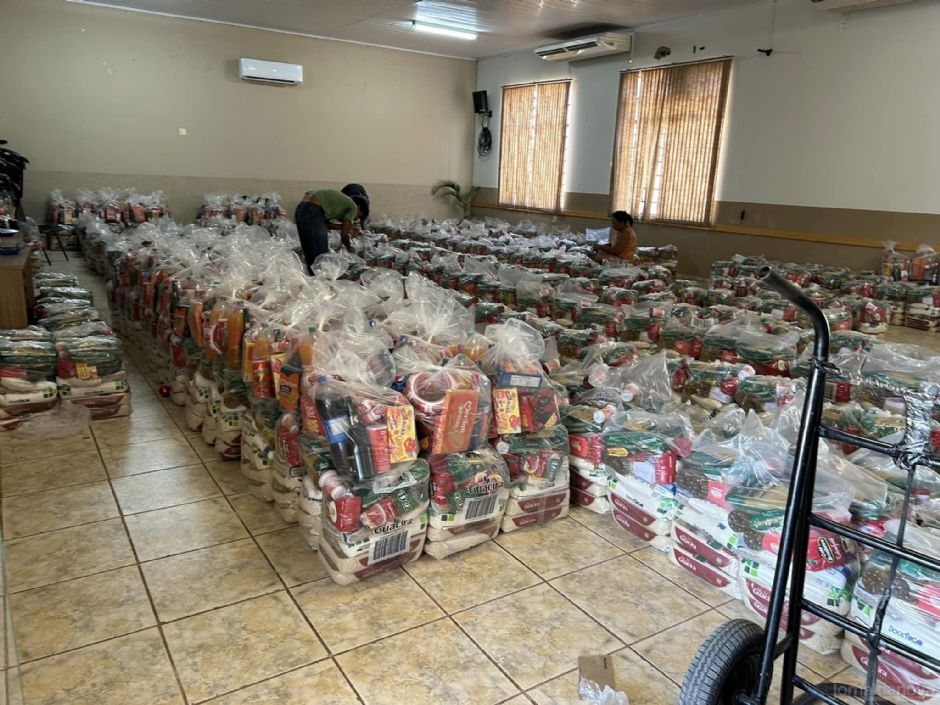 Prefeitura entrega 500 cestas básicas em Taquarussu