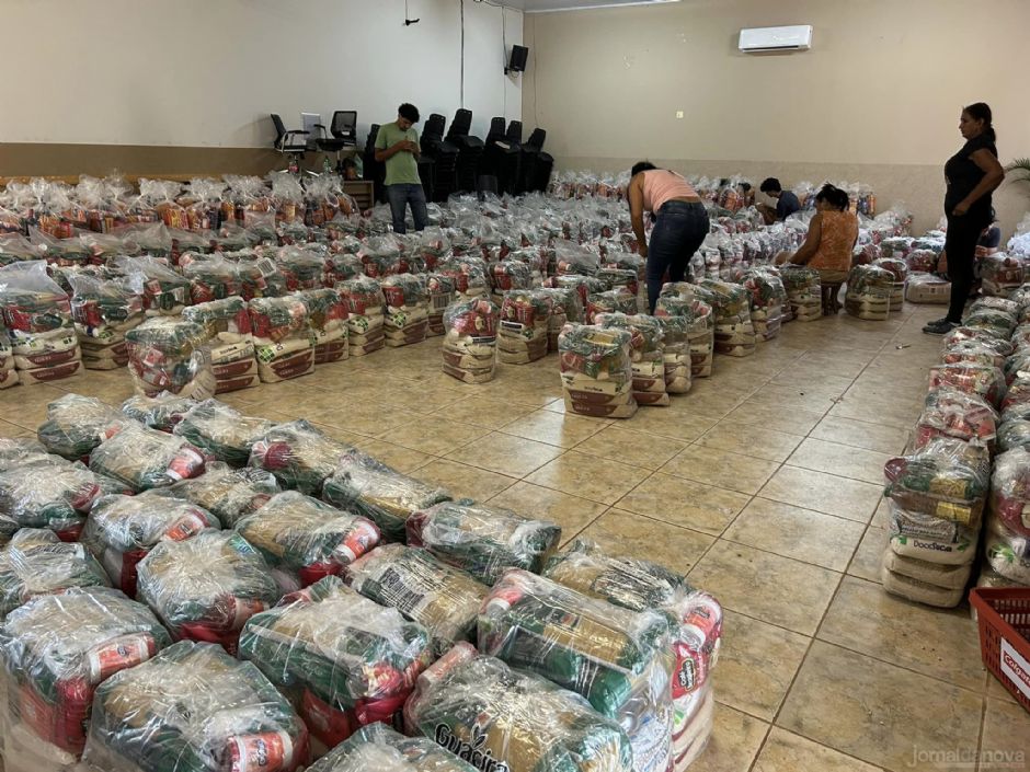Prefeitura entrega 500 cestas básicas em Taquarussu