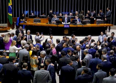 Congresso aprova Orçamento com salário mínimo de R$ 1.413, maior que o anunciado pelo governo