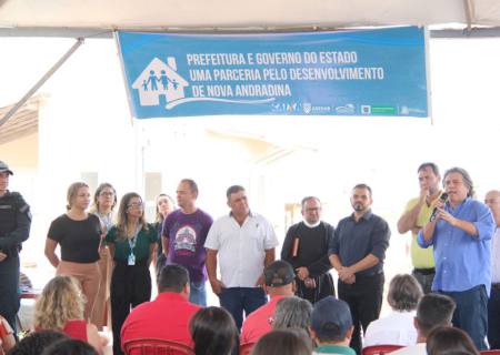 No aniversário de Nova Andradina, Caravina participa da entrega de casas populares