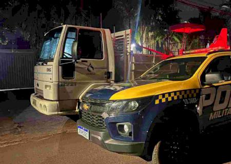 Homem é preso dirigindo caminhão roubado avaliado MS-040