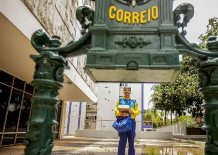 Encomendas tomam lugar de envelopes na rotina dos carteiros