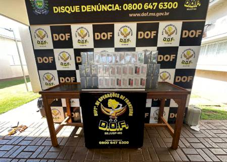 Aparelhos de telefone celular escondidos em veículo são apreendidos em Laguna Carapã