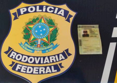 PRF prende motorista com CNH falsa em Rio Brilhante
