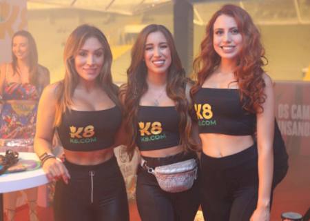 K8 leva convidados para camarote em primeira noite de carnaval em SP