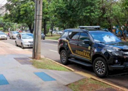 Ladrões arrombam portão e invadem agência bancária em Campo Grande