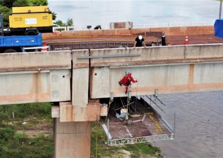 Com estrutura de última geração e apoio de alpinistas, Governo de MS avança nos reparos da ponte sobre o rio Paraguai