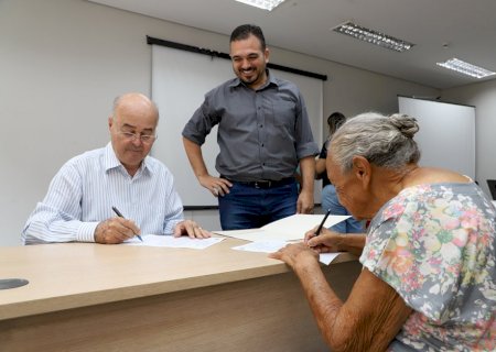 Prefeito Gilberto Garcia entrega novas moradias para famílias carentes de Nova Andradina
