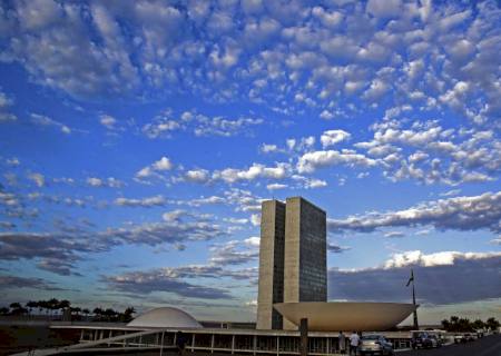De volta à pauta de debate, fim da reeleição já foi proposto 57 vezes no Congresso