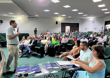 Câmara sedia posse dos gestores da CRE-9 e assinatura do termo de compromisso com educação pública
