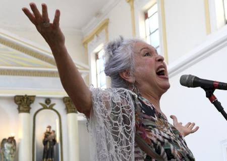 Artista campo-grandense Tetê Espíndola comemora 70 anos nesta segunda-feira