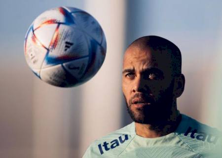 Justiça da Espanha concede liberdade provisória a Daniel Alves sob fiança de 1 milhão de euros