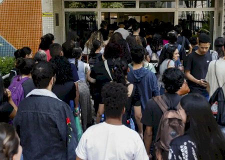 Estudantes começam a receber primeira parcela do Programa Pé-de-Meia