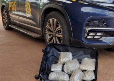 Passageiro de ônibus é preso pela PRF com mala cheia de maconha em MS