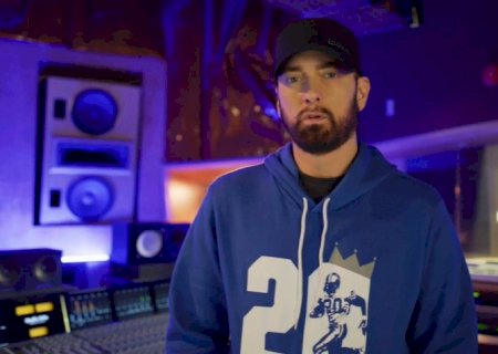Eminem celebra 16 anos de sobriedade com foto de medalha
