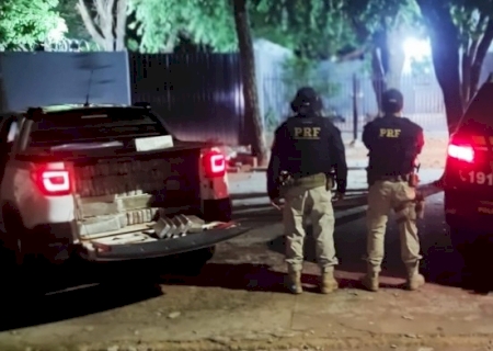 Veículo roubado é apreendido pela PRF com mais de 800 kg de maconha em Anastácio