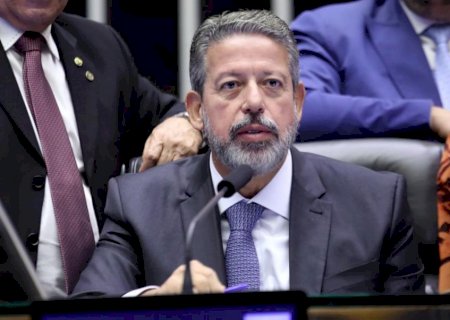 Lira vê “jogo duplo” do Planalto e reclama de ação para desgastá-lo, dizem aliados