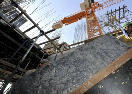 Confiança da indústria cai em abril, diz pesquisa da CNI
