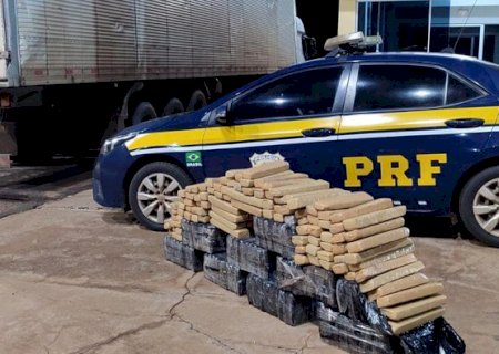 Motorista abandona carreta com 300 kg de maconha para evitar abordagem da PRF em Água Clara