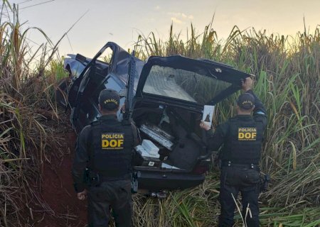 Traficante abandona veículo roubado carregado com maconha durante fuga do DOF em Itaquiraí