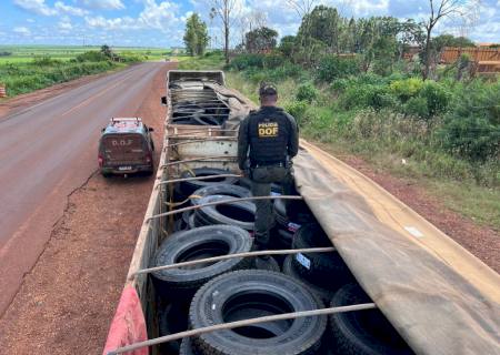 Carga de pneus avaliada em mais de R$ 500 mil é apreendida pelo DOF em Laguna Carapã