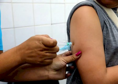 Com doses próximas do vencimento, Saúde amplia vacinação contra dengue
