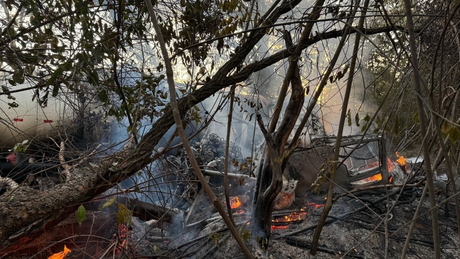 Cabine de carreta carregada com álcool fica destruída por incêndio na região de Nova Casa Verde