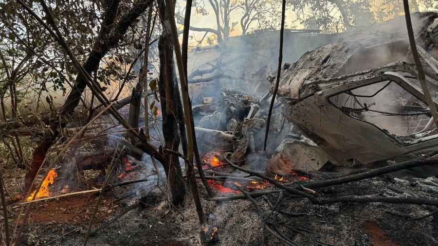 Cabine de carreta carregada com álcool fica destruída por incêndio na região de Nova Casa Verde