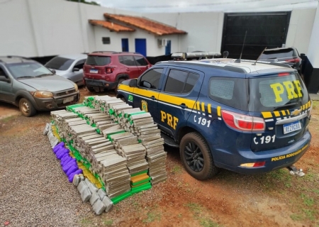Caminhonete roubada e carregada com duas toneladas de maconha é apreendida em Itaquiraí