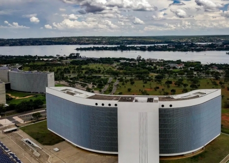TSE pune parlamentares que associaram Lula ao satanismo nas eleições