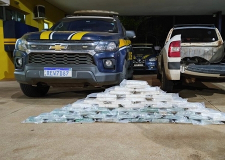 Saveiro que transportava cocaína é apreendida pela PRF  em Três Lagoas