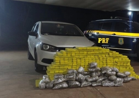Traficante abandona carro carregado com maconha e skunk em Água Clara