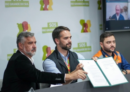 Eduardo Leite sanciona lei que cria plano para reconstruir RS após enchentes